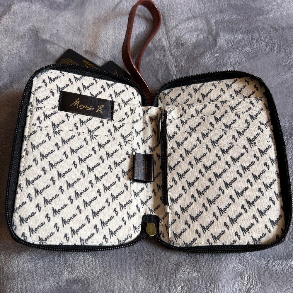 New Hand Purse - Picture 2 of 2